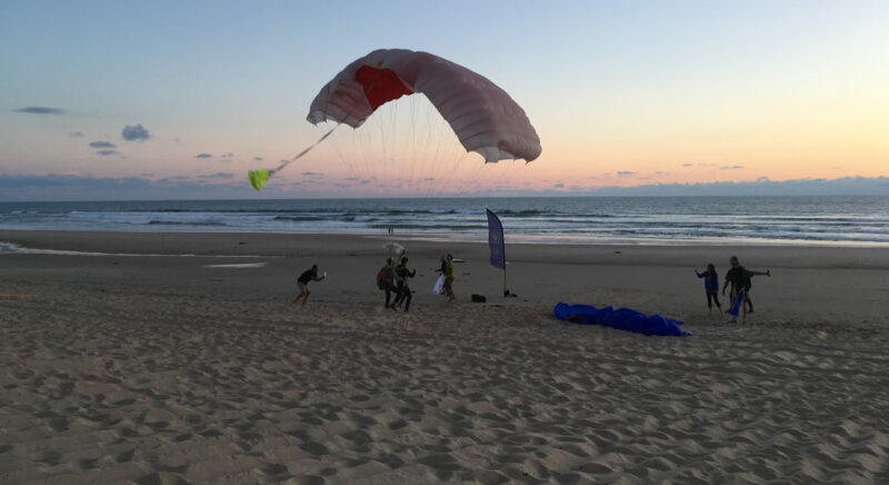 Saut en Parachute à Bordeaux Plage