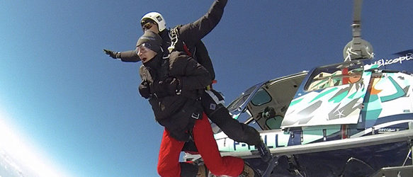 Saut-en-parachute-en-tandem-depuis-un-helicoptere-Courchevel Saut-en-parachute-en-tandem-depuis-un-helicoptere-Courchevel